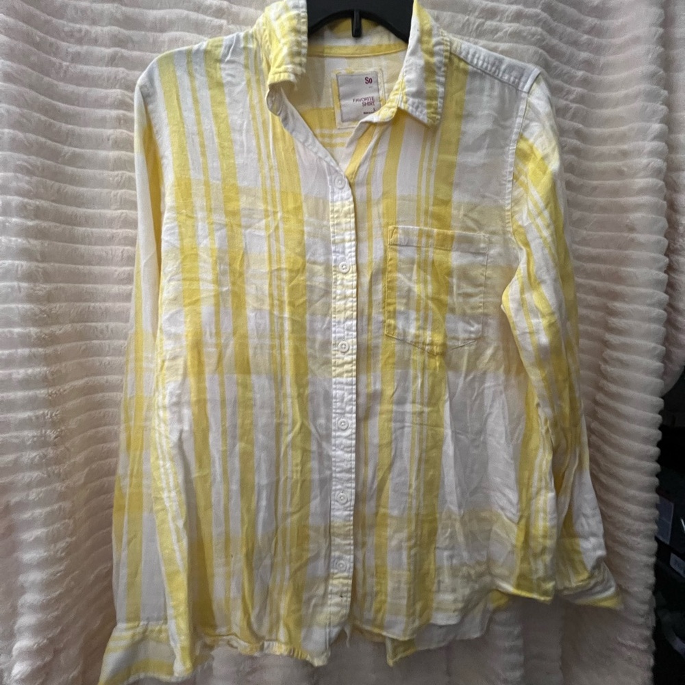 🌓4 for $10🌗 Women’s yellow plaid button up since Large brand SO